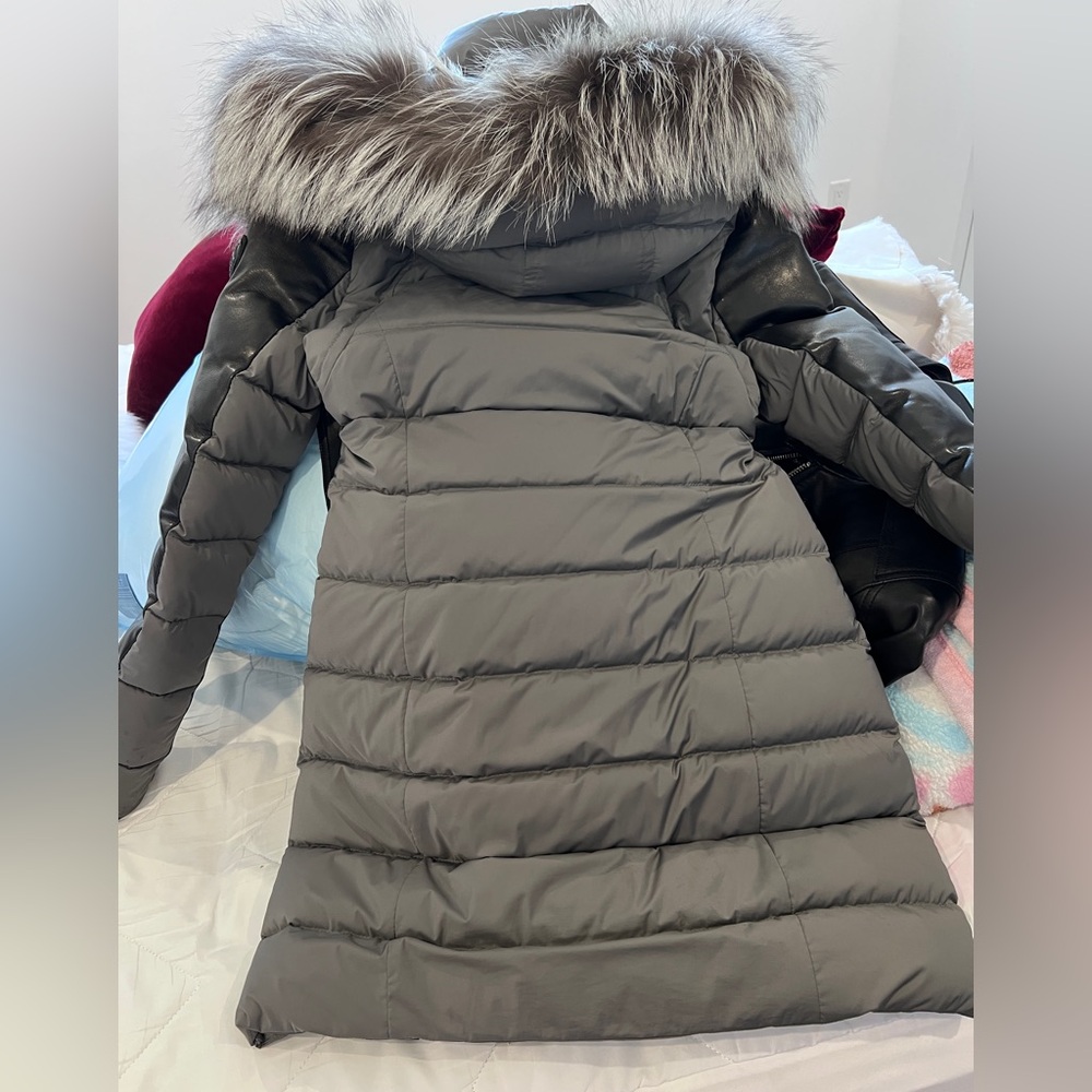 RUDSAK Gray and Black Fur-Trimmed Women's Sweater - Picture 5 of 6